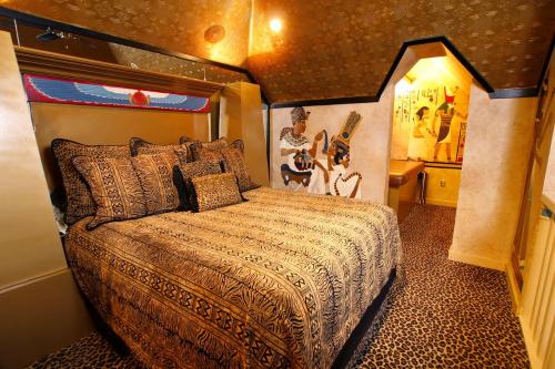 Pocatello Hotel | Black Swan Inn Luxurious Theme Rooms