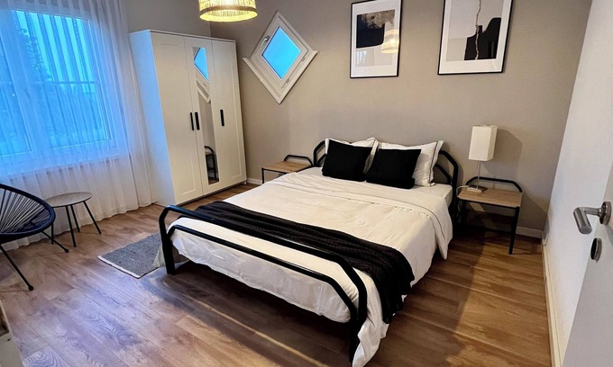 Oberuzwil Condominio | Black & White Apartment
