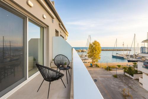 Kalamata Marina Apartamento | Black & White Marina Studio, Kalamata Getaway (B1)