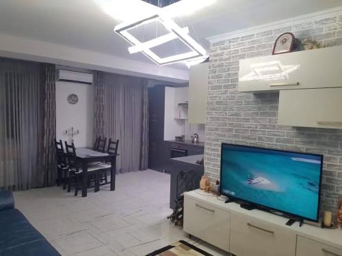 Hincesti Apartamento | Black & white