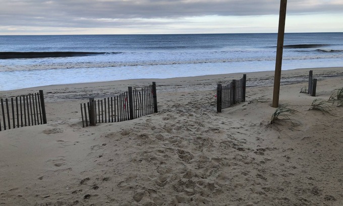 Kitty Hawk Cabaña | Blackbeard's Retreat - Historic And Pet Friendly 3 Bedroom Cottage by RedAwning