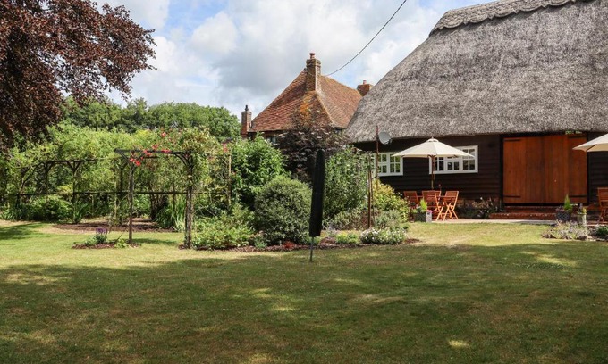 Etchinghill Casa | Blackbird Cottage at Boyke Manor
