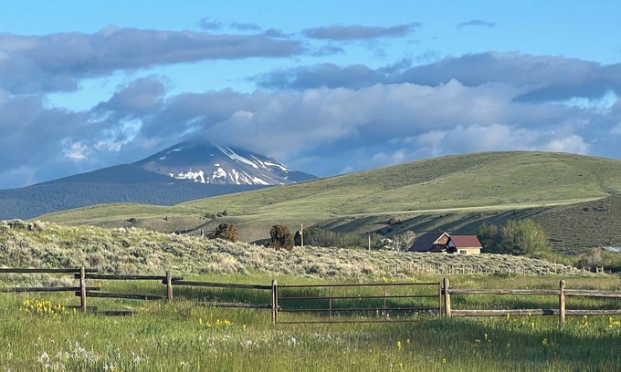 Dillon Cabaña | Blackbird House at the Bell Ranch