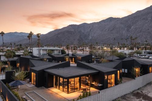 Downtown Palm Springs Hotel | Blackhaus Suites by AvantStay Modern Comfort in Downtown Palm Springs