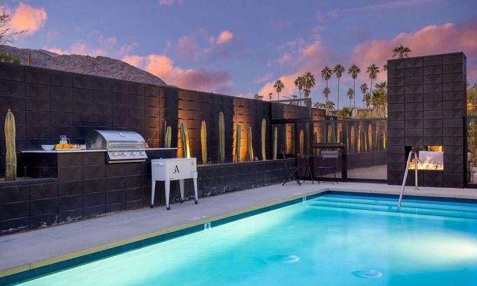 Downtown Palm Springs Casa | Blackhaus Suites by AvantStay – Modern Comfort in Downtown Palm Springs