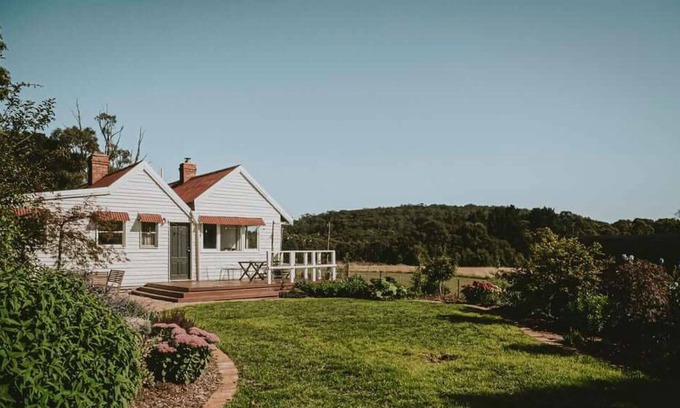 Lyonville Casa | Blacksmith's Cottage