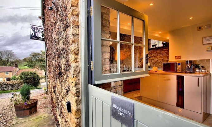 Wykeham Casa | Blacksmith’s Barn - Cosy, Chilled & Dog Friendly.