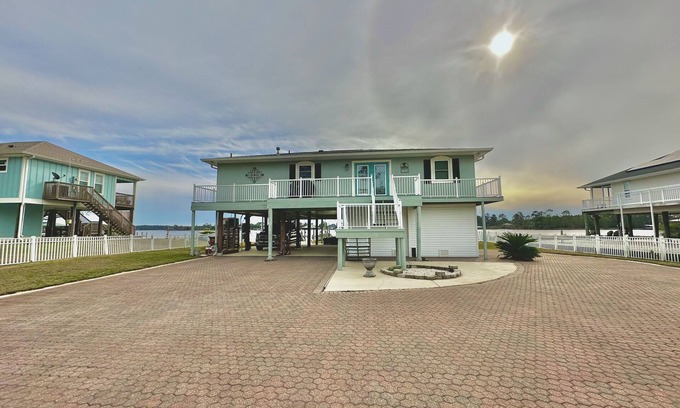 Harold Casa | Blackwater Bay Bungalow - Pet friendly waterfront home!