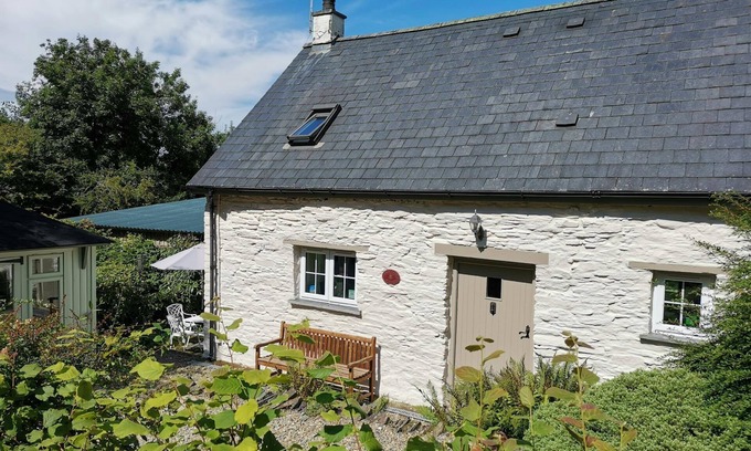 Newcastle Emlyn Cabaña | Blaenfforest Granary, Newcastle Emlyn
