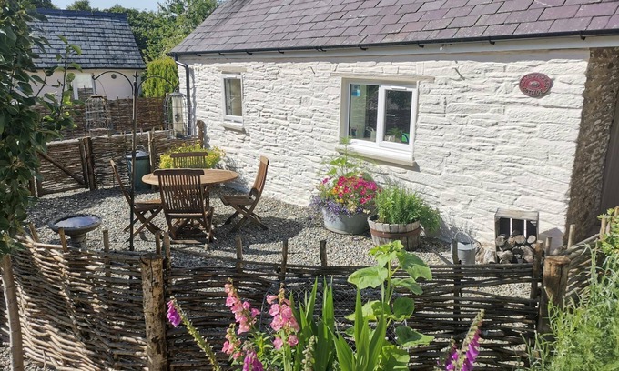 Newcastle Emlyn Cabaña | Blaenfforest Rose Cottage, Newcastle Emlyn