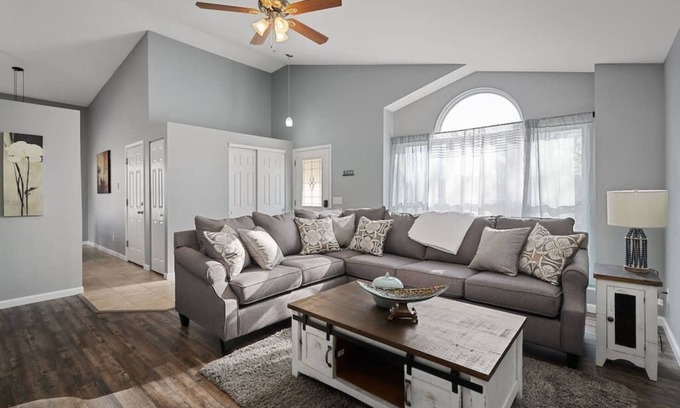 St. Peters Casa | Blair's House in St. Peters 4 Bed 2 Bath Sleeps 10
