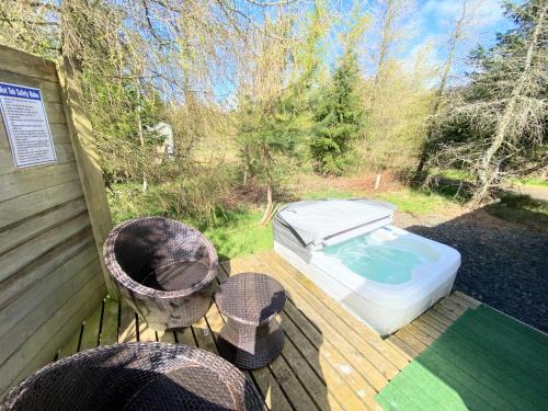 Kelty Cabina | Blair Tiny House with Private Hot Tub - Fife - Loch Leven - Lomond Hills