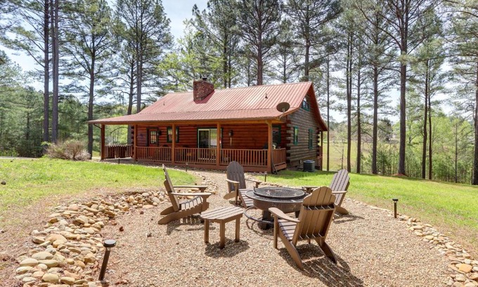 Blairsville Casa | Blairsville Cabin in the Pines 1 Mi to Lake