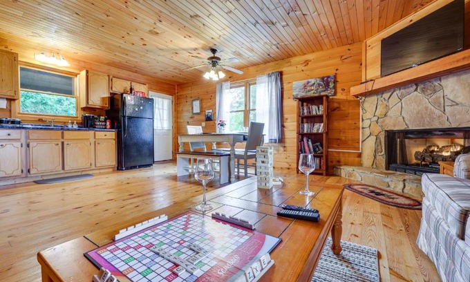 Blairsville Casa | Blairsville Cabin with Fire Pit and Grill!