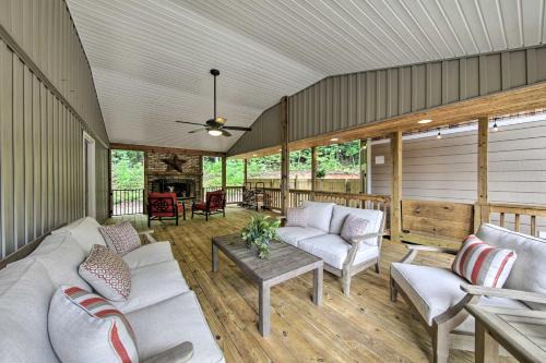 Blairsville Casa | Blairsville Tiny Home with Covered Furnished Deck!