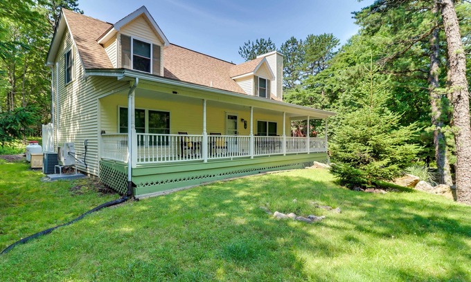 Briar Crest Woods Casa | Blakeslee Home w/ Private Hot Tub, 5 Mi to Skiing!