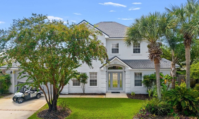 Avalon Beach Estates Casa | Blanc Bao | Private Beach | Golf Cart | Tennis | Heated Pool