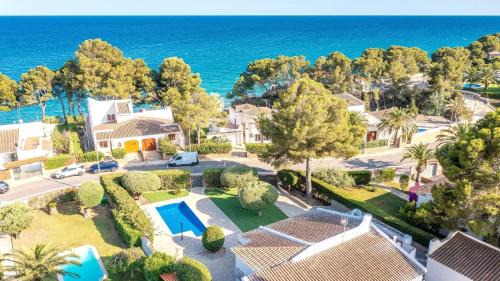 Miami Platja Villa | Blau Mar, 5 bedroom beach villa with private pool Miami Playa Costa Dorada 100m from the beach