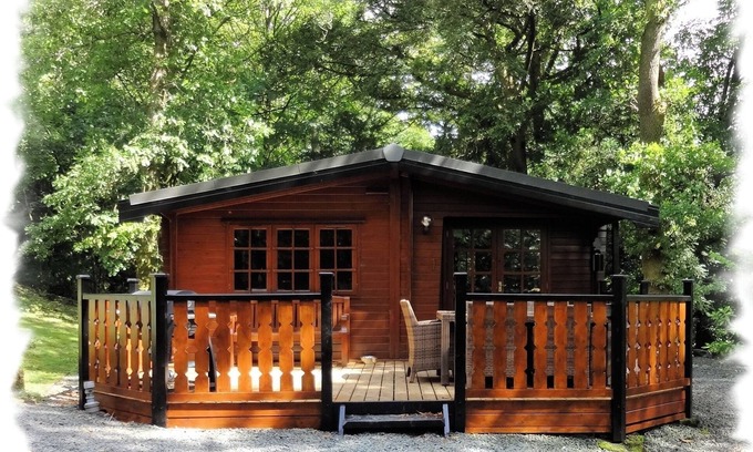 Elterwater Cabina | Blelham Tarn (Rustic yet modern cabin in tranquil woodland with own EV charger)