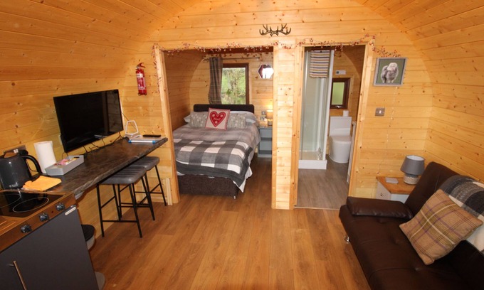Hayton Cabina | Blencathra Pod, Hayton near Hadrian's Wall with hot tub