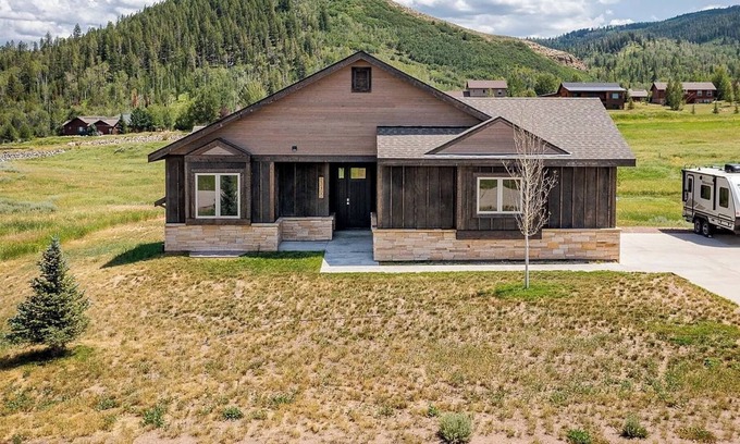 Oak Creek Casa | Blend of luxury and style in this brand new 4-bedroom rental home.