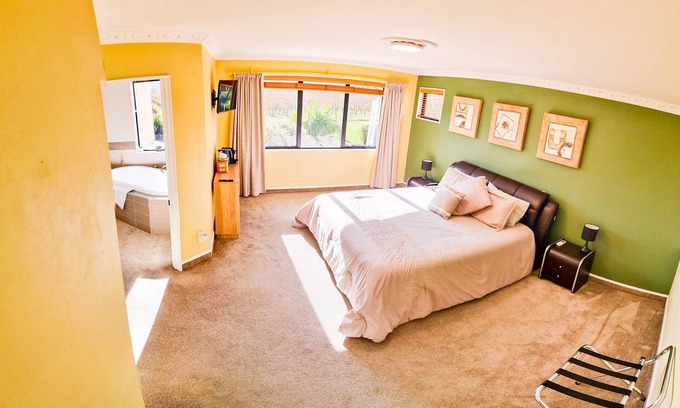 Blenheim Casa | Blenheim's best kept secret, Luxury B&B lodge - Champagne Room