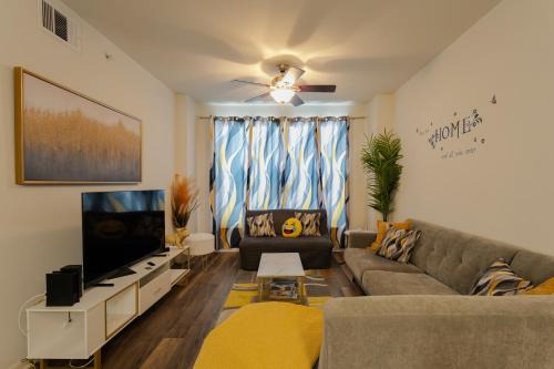 North Burnet Apartamento | Blessed HOME for blessed guests at the Domain Mall