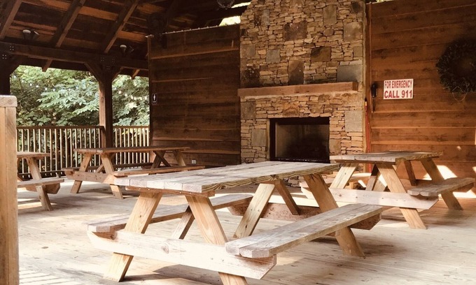 Townsend Cabina | Blessed Nest 1 Bedroom Cabin by RedAwning