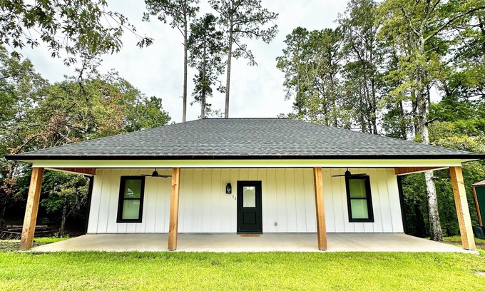 Negreet Cabina | Blessed Refuge, Cozy Cabin on Toledo Bend Lake-Your Perfect Getaway!