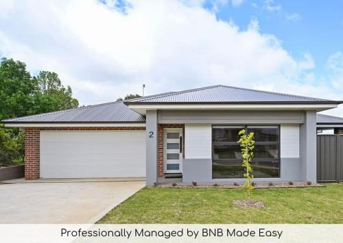 Orange Casa | Bligh St Bliss - Ideal for Families, Mountain Views