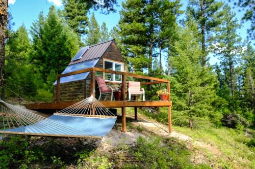 Missoula Casa | Blind Cabin Off-Grid, Pet-friendly w Hot Tub