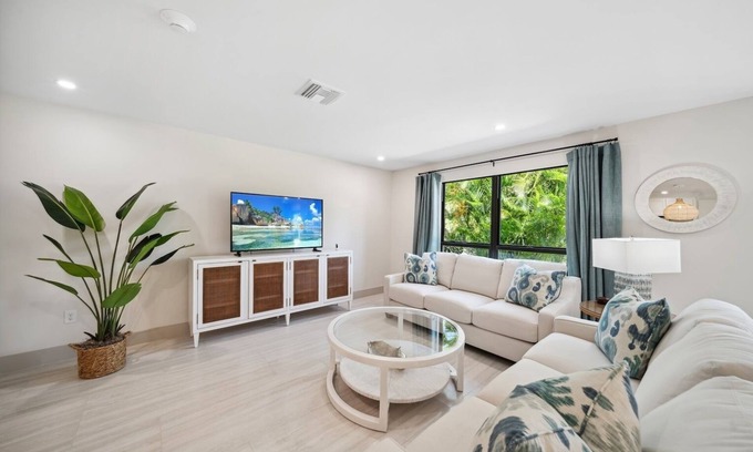 Sanibel Condominio | Blind Pass G102,a ground floor coastal getaway! Private trail to beach access
