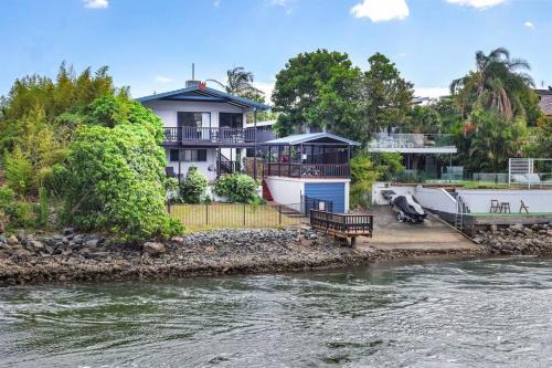 Broadbeach Waters Casa | Bliss At Broadbeach - Large canal facing property