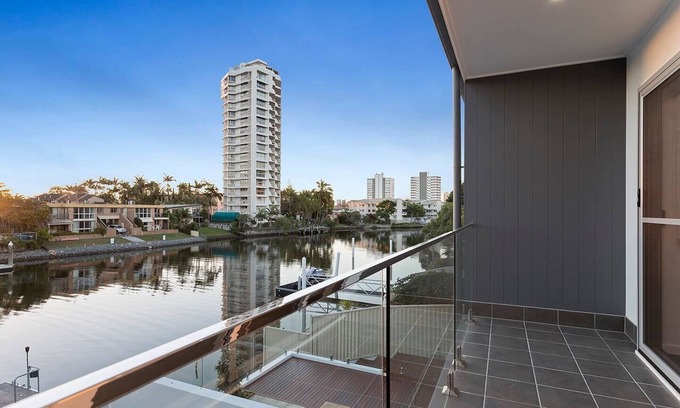 Surfers Paradise Villa | Bliss On Paradise Island