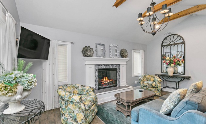 Batavia Casa | Bliss in Batavia near the Fox River