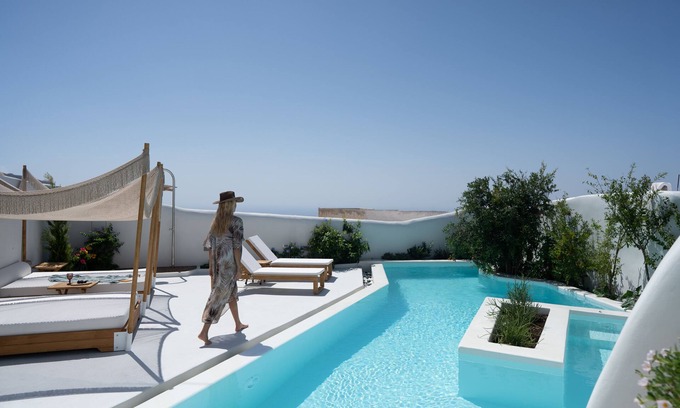Pyrgos Villa | Residencia lujosa de capitanes con vistas al atardecer, exclusiva.
