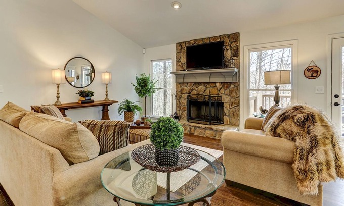 Big Canoe Casa | Blissful Escape | Relax on the screened-in porch and cook in the gourmet kitchen