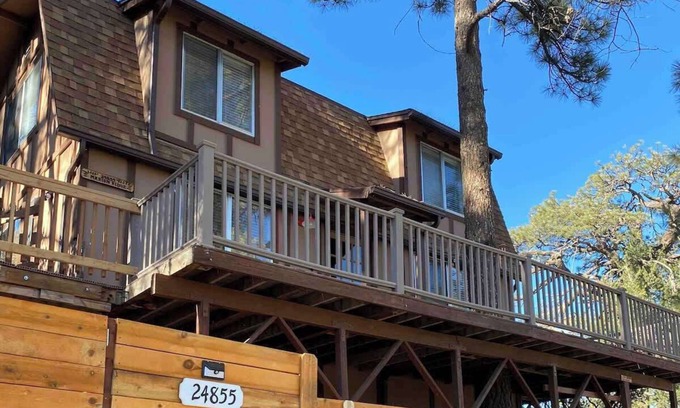 Pine Cove Cabina | Blissfully Wild - with Hot Tub & pets are welcome