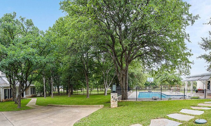 Horseshoe Bay West Casa | Blister Gold Hideaway | Swimming Pool | Concierge Services