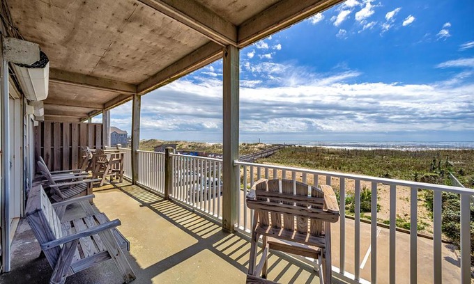 Hatteras Apartamento | Blockade Runner 852 #111DS-H