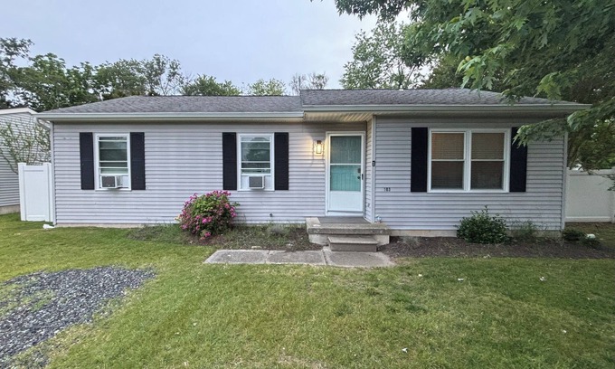 Town Bank Casa | Blocks from the beach!! Charming Summer Getaway in Cape May