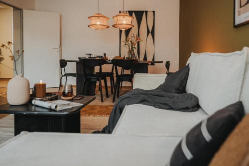 Haarentor Apartamento | BLOOM Apartment für bis zu 6 Personen kostenloser Parkplatz Balkon Babybett 3 Zimmer