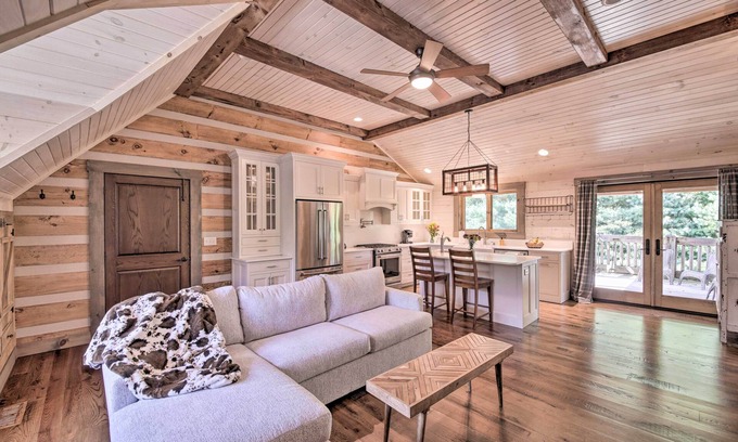 Bloomington Cabina | ¡NUEVO! Bloomington Cabin, Mins to Campus / Lake Monroe