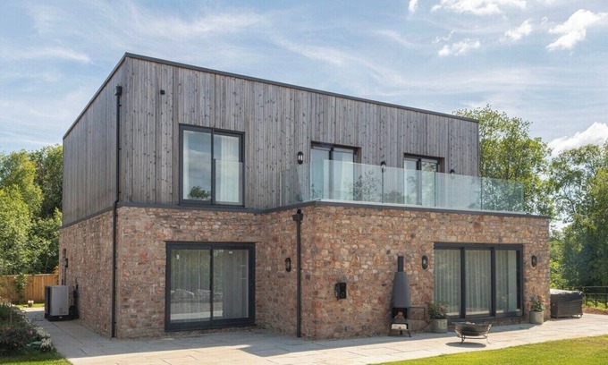 Holcombe Casa | Blooms House - Cookswood