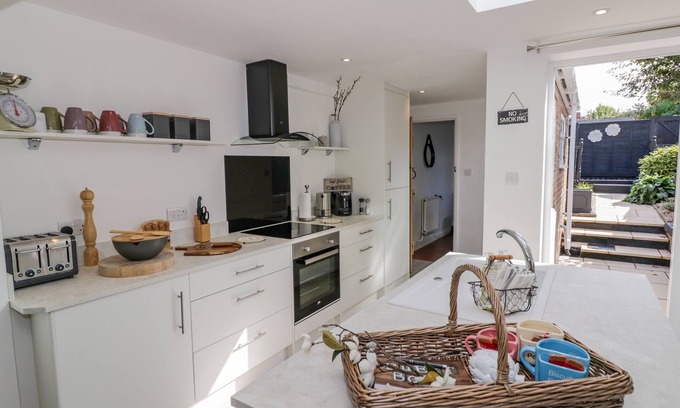 Broadway Cabaña | Blossom Cottage