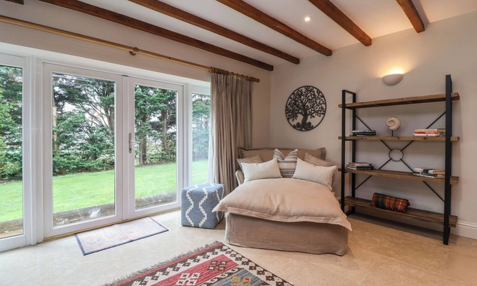 Ducklington Cabaña | Blossom Hill