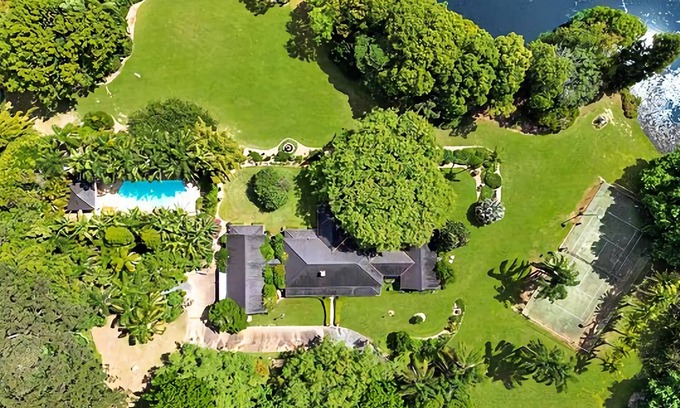 Bonville Casa | Blossom is a country house studio set amid beautiful classic country gardens in Bonville.