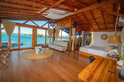Bahía de la Academia Hotel | Blu Galapagos Sustainable Waterfront Lodge
