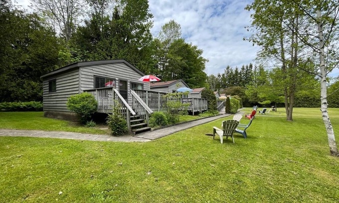 Hope Bay Cabaña | Blu Jay-Cedar Garden Cozy Cottage #6 for a relaxing getaway