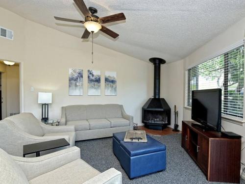 Lakeway Casa | Blue Agave Bungalow - Community Poolhot Tub #14